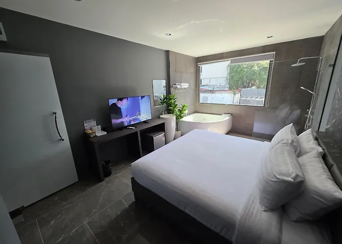 Hotel Hk *